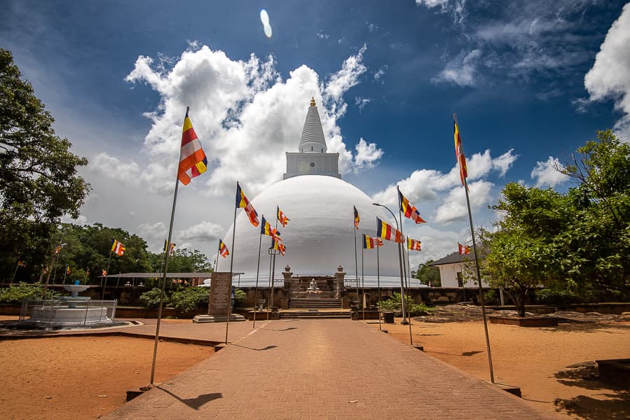 The historic Mirisawetiya Dagoba built by King Dutugemunu, marking a miracle involving sacred relics.
