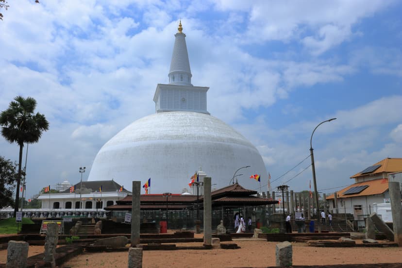Ruwanweli Maha Seya image 1