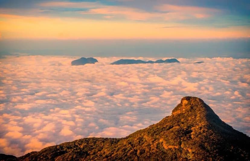 Sri Pada Peak / Samanala Kandha image 4