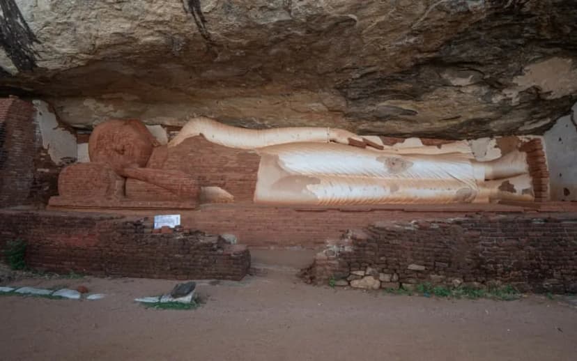 Pidurangala Rock image 1