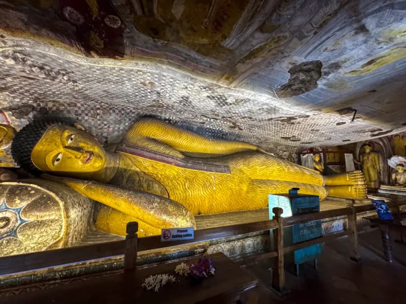 Dambulla Royal Cave Temple / Golden Temple image 4